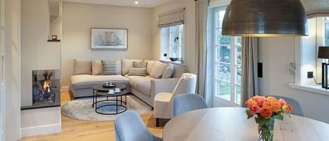 Fernseher, Tischtennisplatte