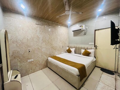 Roomshala Hotel Golden Residency 
