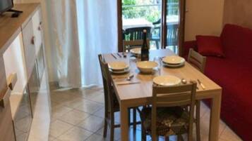 Apartment, 2 Bedrooms, Balcony | Dining room