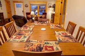 Dining - Peaks N Pines- Hot Tub- Pet Friendly - Views (Red Lodge)