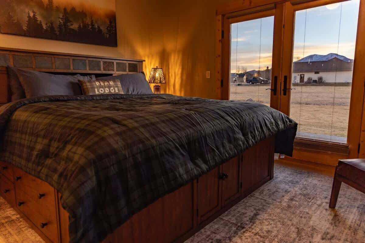3 bedrooms, desk, iron/ironing board, free WiFi