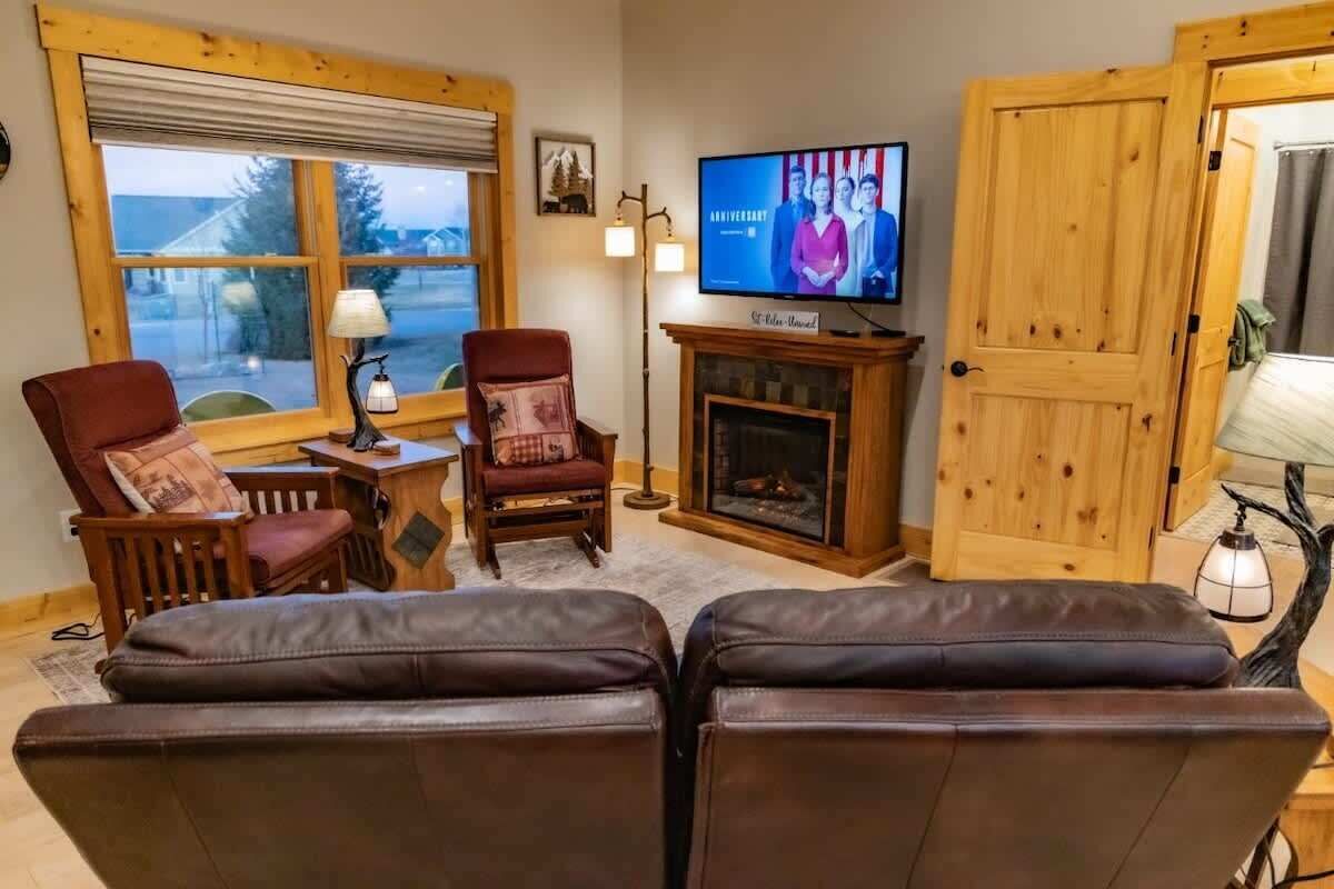 Smart TV, fireplace, offices
