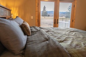 3 habitaciones, escritorio, tabla de planchar con plancha y wifi gratis