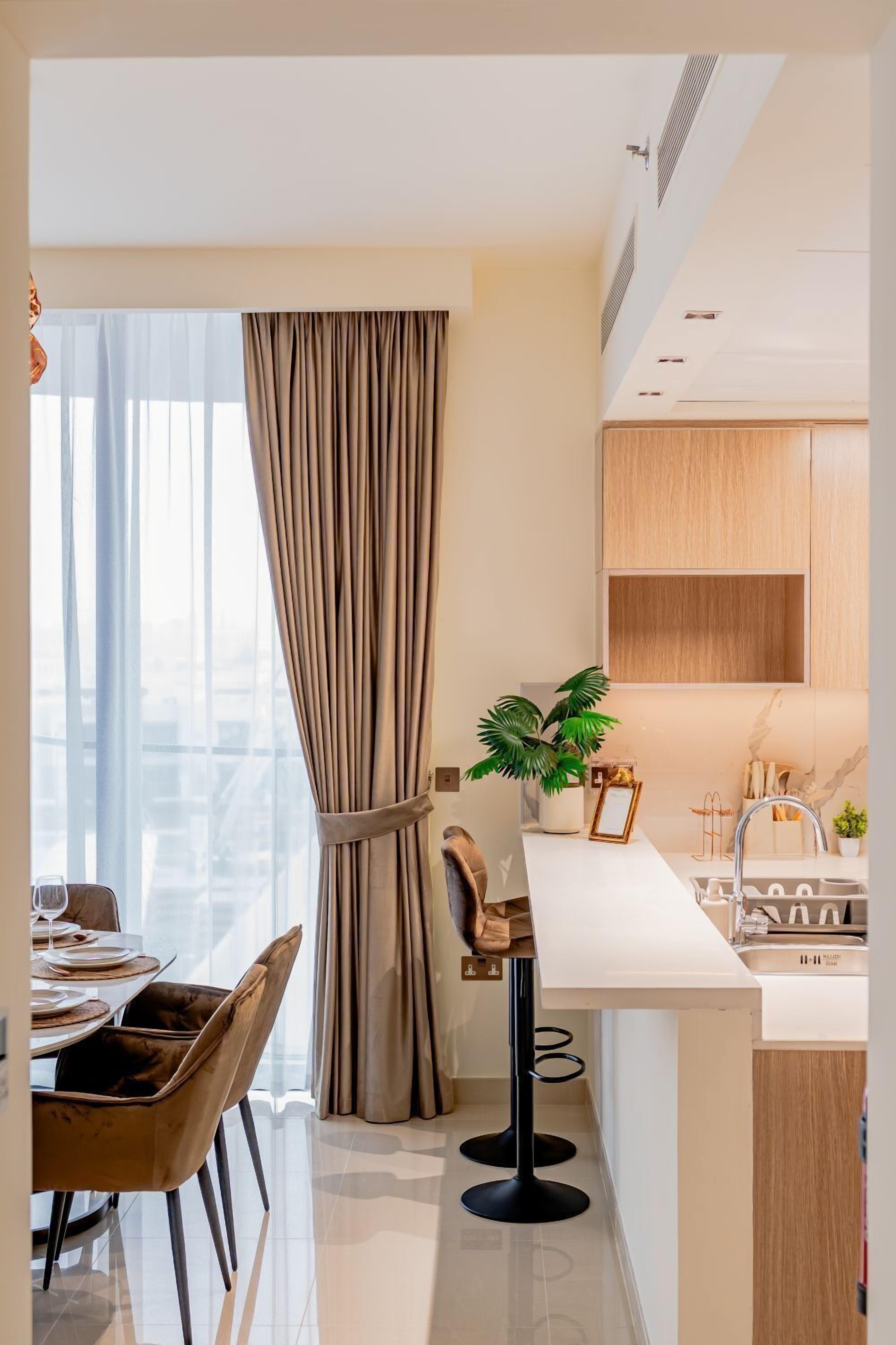 Luxury-Apartment, Balkon, Stadtblick | Esszimmer