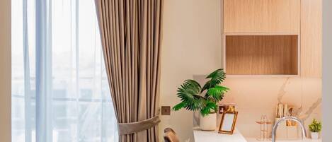 Luxury-Apartment, Balkon, Stadtblick | Esszimmer