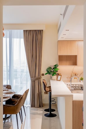 Departamento de lujo, balcón, vista a la ciudad | Comedor