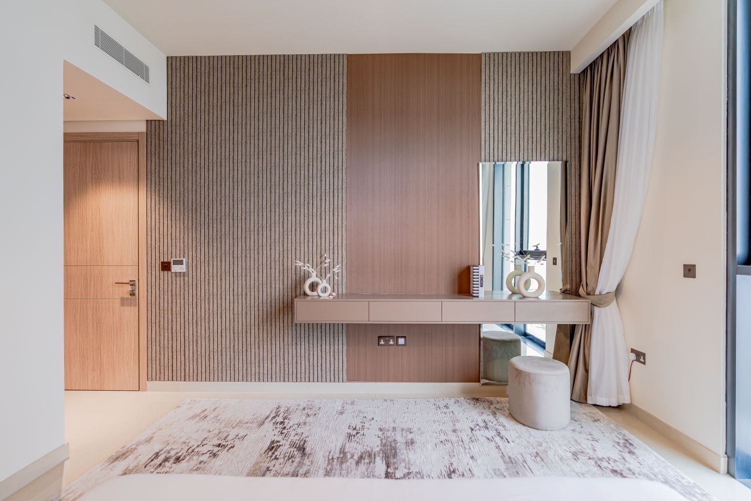 Luxury-Apartment, Balkon, Stadtblick | Zimmerausstattung