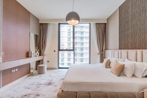Luxury Apartment, Balcony, City View | Egyptian cotton sheets, premium bedding, memory-foam beds, in-room safe - Sophisticated Interior near Hayat Beach (Ras Al Khaimah)