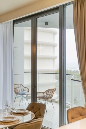 Luxus apartman, erkély, kilátással a városra | Kilátás a szobából