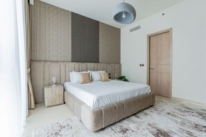 Luxury Apartment, Balcony, City View | Egyptian cotton sheets, premium bedding, memory foam beds, in-room safe - Sophisticated Interior near Hayat Beach (Ras Al Khaimah)
