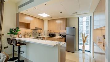 Căn hộ Cao cấp, ban công, quang cảnh thành phố | Bếp riêng | Dụng cụ pha cà phê/trà, ấm điện, lò nướng bánh mì