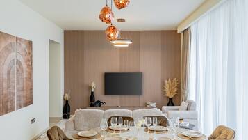 Apartemen Mewah, balkon, pemandangan kota | Ruang makan