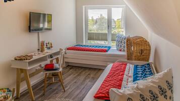 3 Schlafzimmer, Schreibtisch, Bügeleisen/Bügelbrett, Reisekinderbett