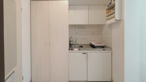 コーヒー / ティーメーカー、冷蔵庫、コンロ、トースター