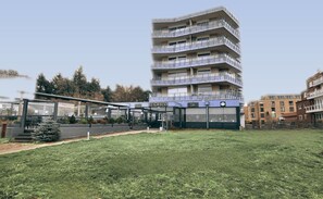 المنشأة من الخارج