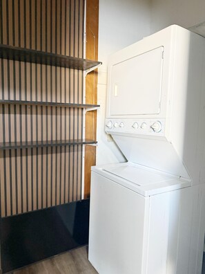 Interior - Princeton Suite 7 - QUEEN 1BD/1BA Apt (Princeton)