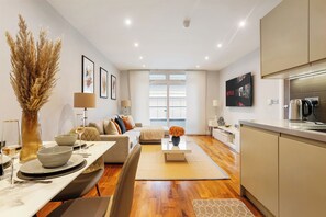 Interior - Modern Apartment in a Prime Location! (London)