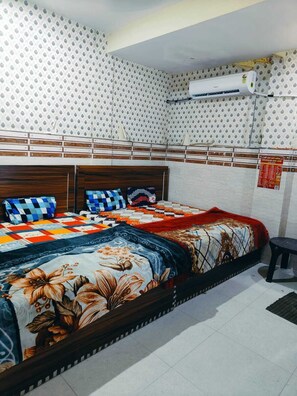 Deluxe Double Room - Gayatri palace Vrindavan  (Vrindavan)