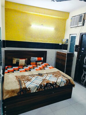 Deluxe Double Room - Gayatri palace Vrindavan  (Vrindavan)
