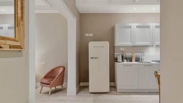 Fridge, microwave