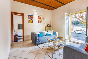 Unclassified image, 4 of 68, button