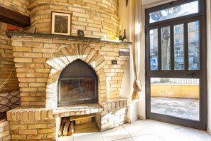 Unclassified image, 2 of 68, button