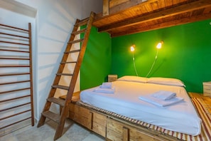 2 bedrooms, iron/ironing board, travel crib