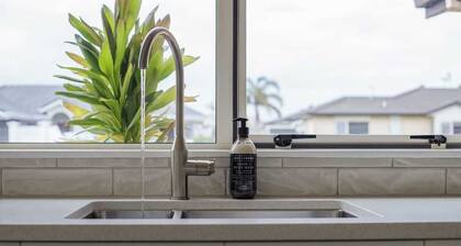 Beachwater Getaway Close to Walks, Shops & Dining