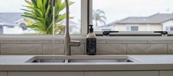 Beachwater Getaway Close to Walks, Shops & Dining