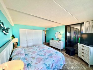 2 bedrooms, iron/ironing board, WiFi, bed sheets - Swanky 2 Bedroom Oceanfront Condo with Outdoor Pool, WiFi, and Great Beach View from open balcony. Linen & towels included.Vacation at the Shore with Shoreline Properties (Ocean City)