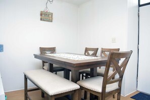 Dining - Oceanblock Condo. A few steps from the beach (Ocean City)