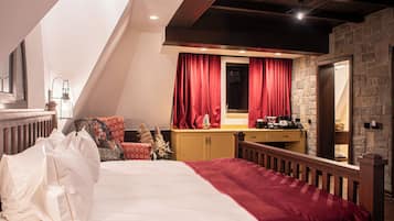 Deluxe Double Room, 1 King Bed | Desk, laptop workspace, soundproofing, free WiFi