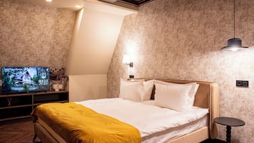 Desk, laptop workspace, free WiFi