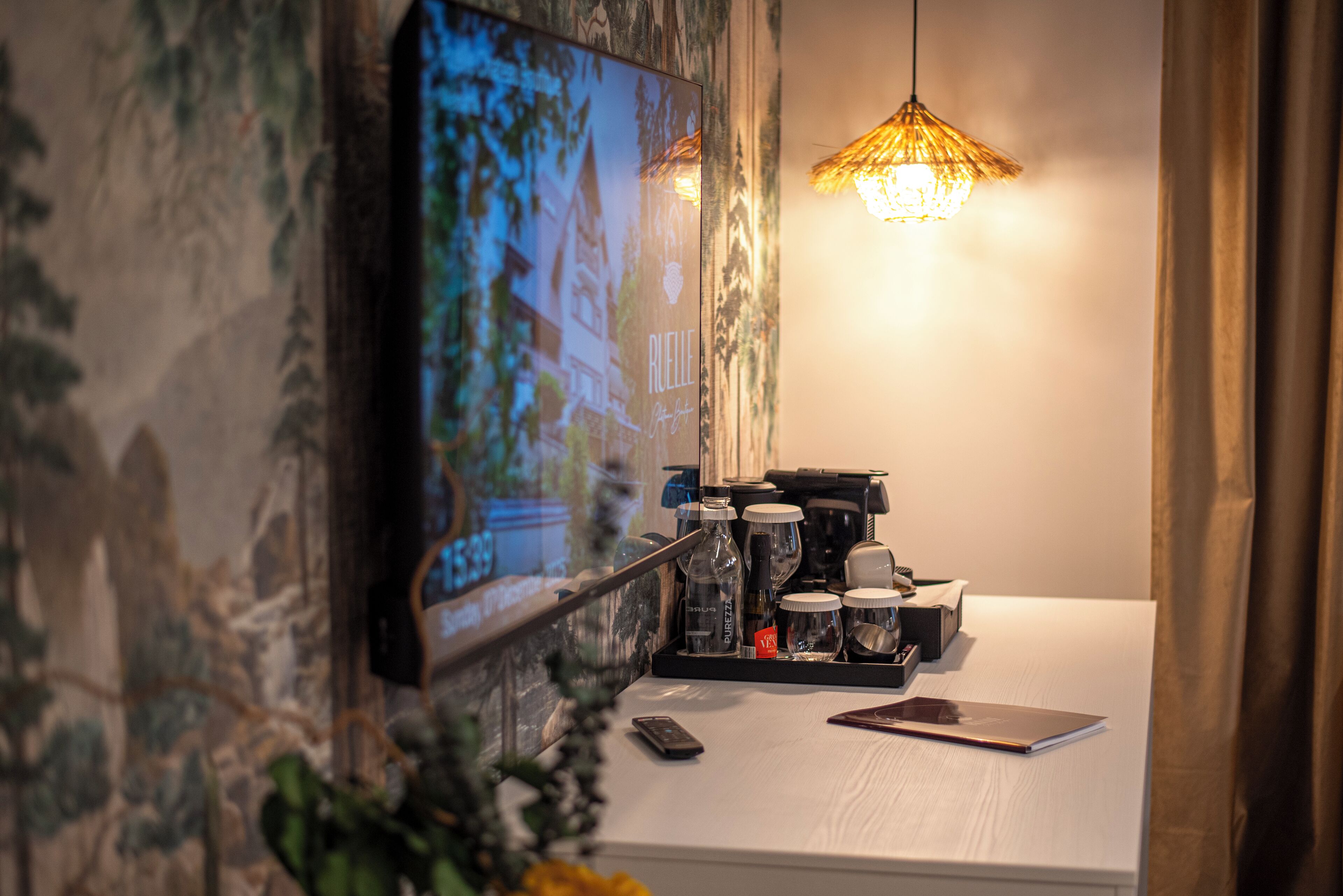 Desk, laptop workspace, free WiFi