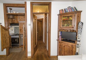 Frigorífico, horno, lavavajillas y utensilios de cocina