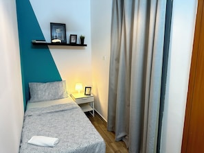 Economy Single Room, Balcony, City View - Cityview Partition Room in Tecom  (Dubai)