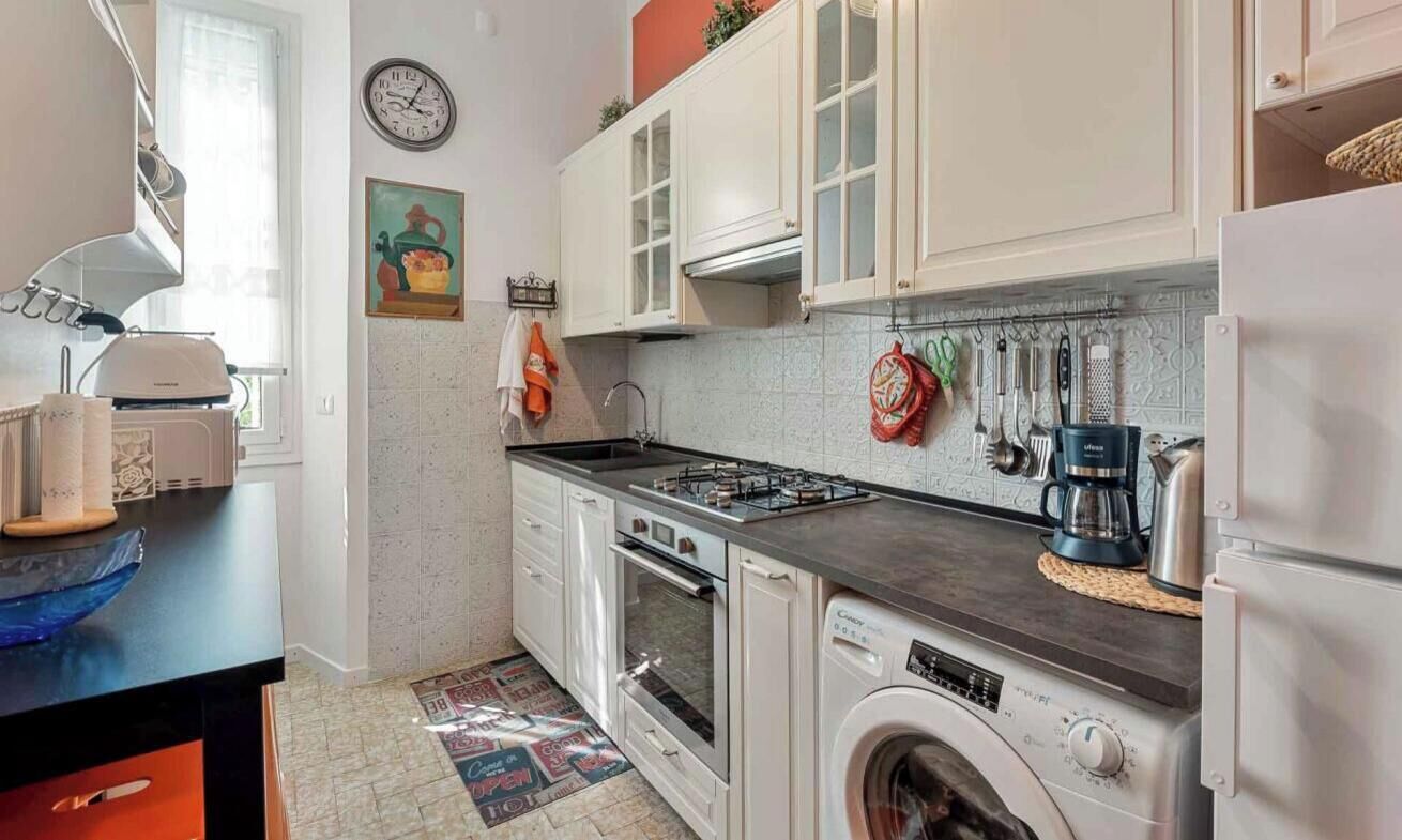 Réfrigérateur, micro-ondes, lave-vaisselle, grille-pain