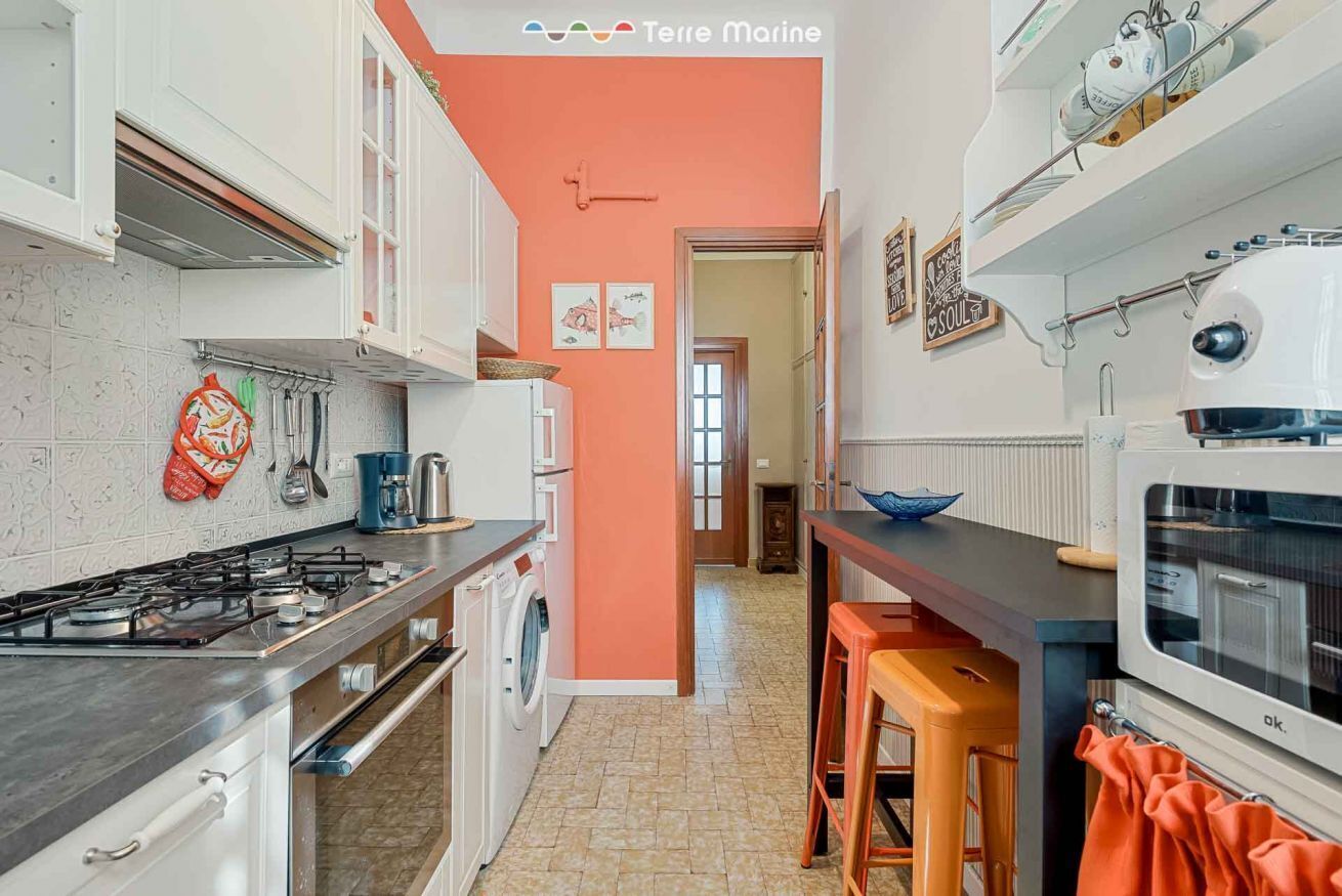 Kühlschrank, Mikrowelle, Geschirrspüler, Toaster