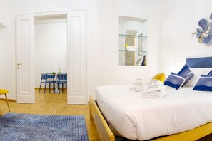 2 bedrooms, desk, iron/ironing board, travel cot - Elegantis.it Barberini Modern Apartment (Roma)