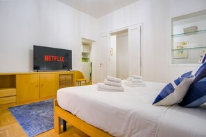 2 bedrooms, desk, iron/ironing board, travel cot - Elegantis.it Barberini Modern Apartment (Roma)