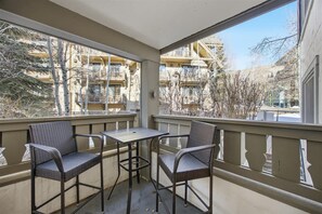 Outdoor dining - Golden Triangle Luxury | Walk to Gondola One (Vail)