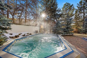 Outdoor spa tub - Golden Triangle Luxury | Walk to Gondola One (Vail)