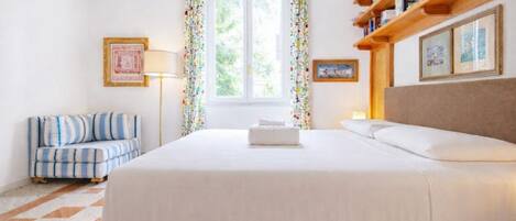 2 bedrooms, desk, iron/ironing board, travel cot