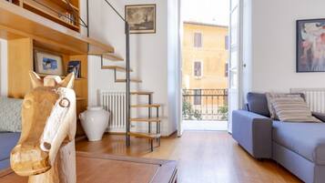 Smart TV, libri, biblioteca musicale, videoteca