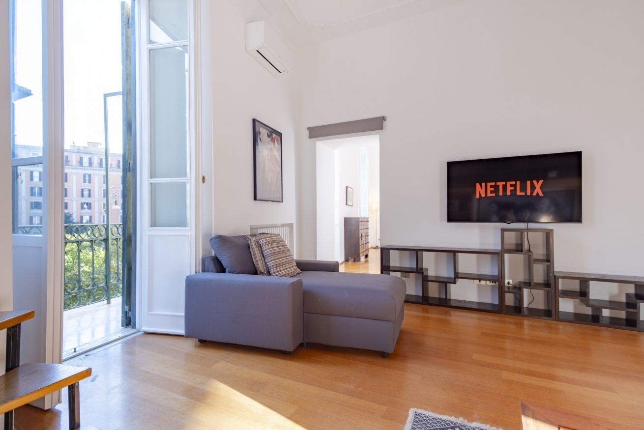 TV connectée, livres, médiathèque, vidéothèque