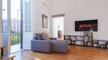 TV connectée, livres, médiathèque, vidéothèque