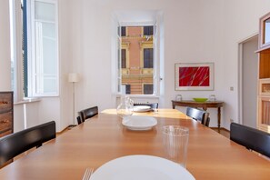 Dining - Elegantis.it Ten windows on Trastevere (Roma)
