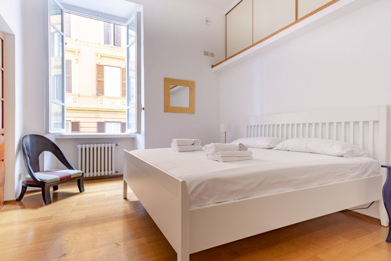 4 camere, una cassaforte in camera, una scrivania, ferro/asse da stiro