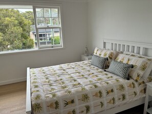 3 chambres, fer et planche à repasser, Wi-Fi, draps fournis