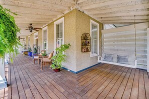 Terrace/patio - Pensacola • 1BR • Sleeps 2 • Close to Downtown (Pensacola)